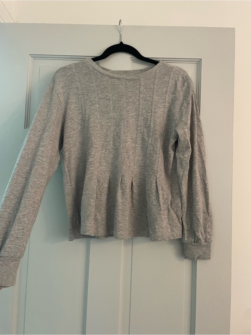 crown & ivy Light Gray Ribbed Knit Pullover
